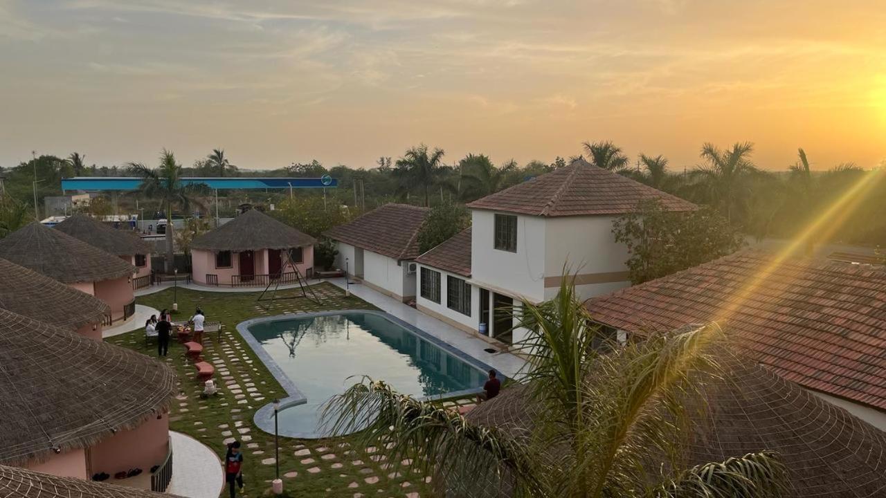The Village Resort Kodae Exterior photo